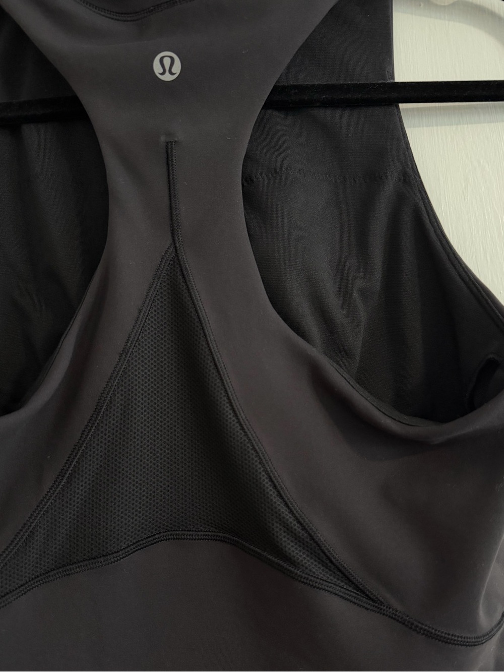 Lululemon Everlux Mesh Cropped Tank Size 8 - Picture 6 of 16